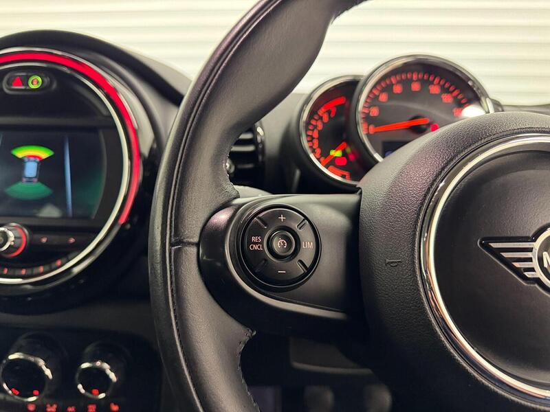 MINI Clubman 1.5 Cooper Classic Estate 6dr Petrol Manual Euro 6 (s/s) (136 ps) - U119347