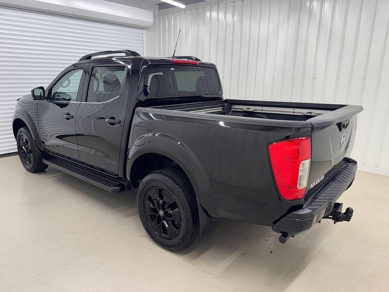 Nissan Navara 2.3 dCi N-Guard Double Cab Pickup 4dr Diesel Manual 4WD Euro 6 (s/s) (190 ps) - U119354