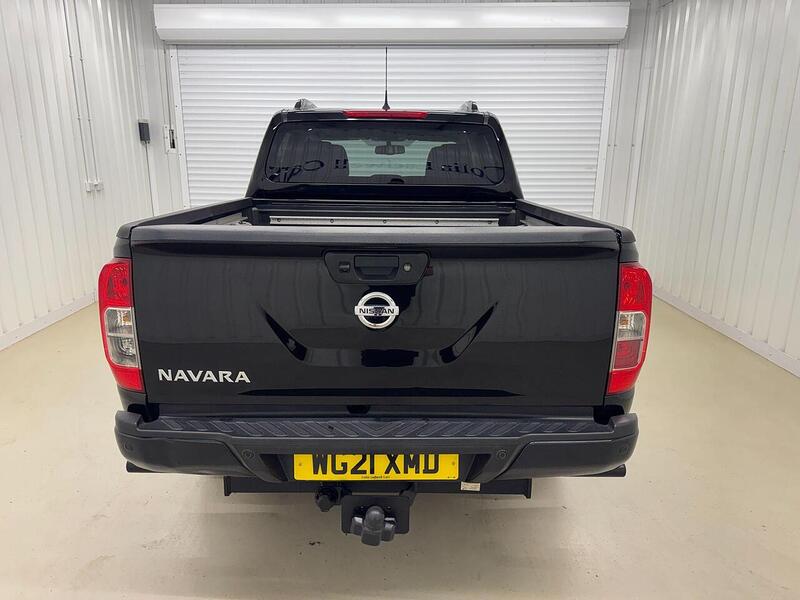 Nissan Navara 2.3 dCi N-Guard Double Cab Pickup 4dr Diesel Manual 4WD Euro 6 (s/s) (190 ps) - U119354