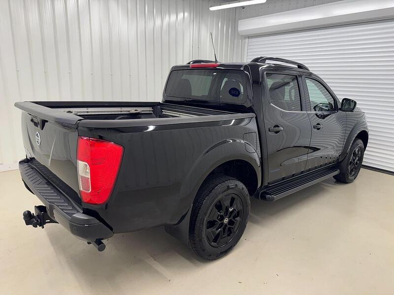 Nissan Navara 2.3 dCi N-Guard Double Cab Pickup 4dr Diesel Manual 4WD Euro 6 (s/s) (190 ps) - U119354