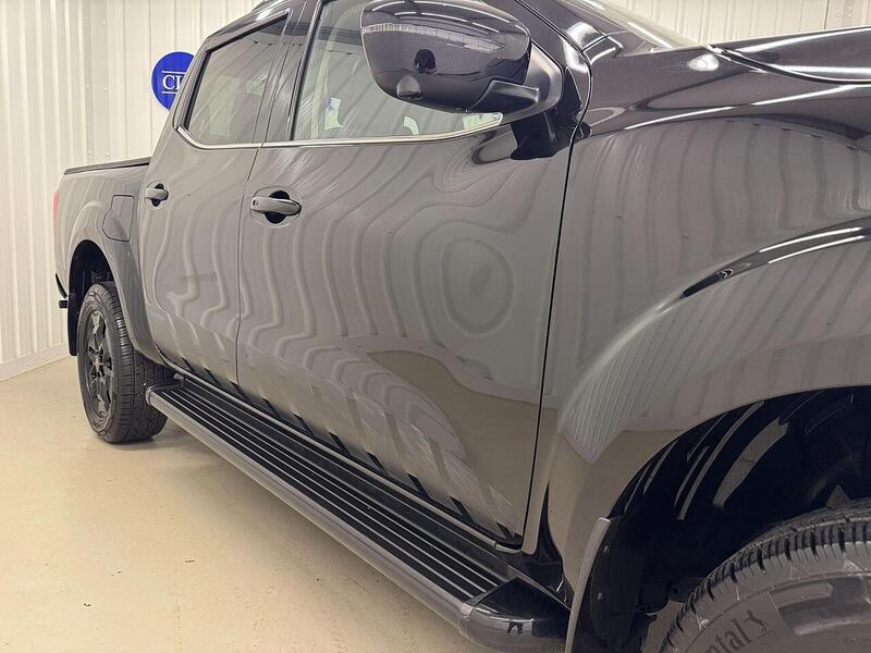 Nissan Navara 2.3 dCi N-Guard Double Cab Pickup 4dr Diesel Manual 4WD Euro 6 (s/s) (190 ps) - U119354