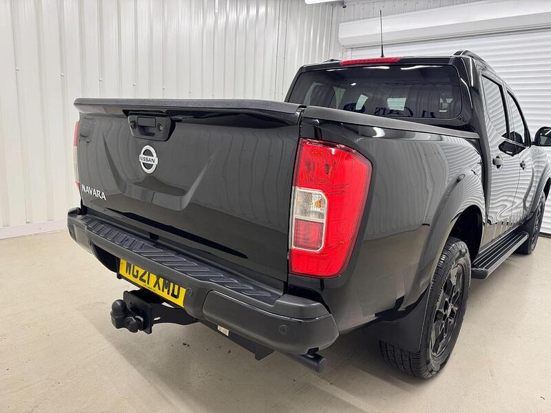 Nissan Navara 2.3 dCi N-Guard Double Cab Pickup 4dr Diesel Manual 4WD Euro 6 (s/s) (190 ps) - U119354