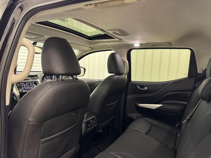Nissan Navara 2.3 dCi N-Guard Double Cab Pickup 4dr Diesel Manual 4WD Euro 6 (s/s) (190 ps) - U119354