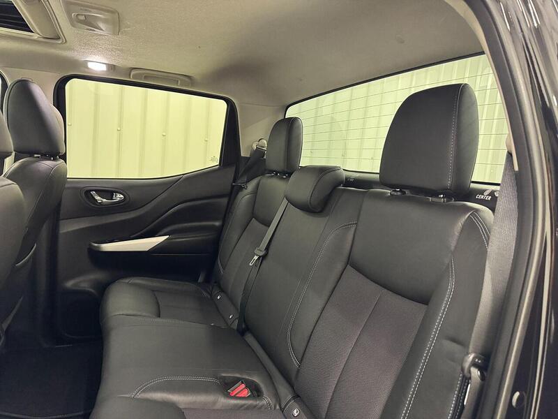Nissan Navara 2.3 dCi N-Guard Double Cab Pickup 4dr Diesel Manual 4WD Euro 6 (s/s) (190 ps) - U119354
