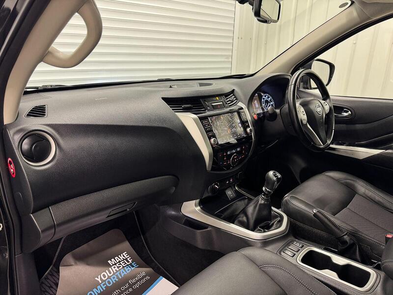 Nissan Navara 2.3 dCi N-Guard Double Cab Pickup 4dr Diesel Manual 4WD Euro 6 (s/s) (190 ps) - U119354
