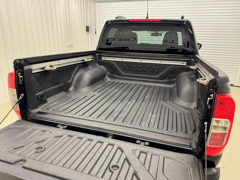 Nissan Navara 2.3 dCi N-Guard Double Cab Pickup 4dr Diesel Manual 4WD Euro 6 (s/s) (190 ps) - U119354