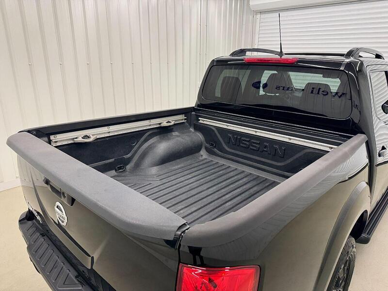 Nissan Navara 2.3 dCi N-Guard Double Cab Pickup 4dr Diesel Manual 4WD Euro 6 (s/s) (190 ps) - U119354