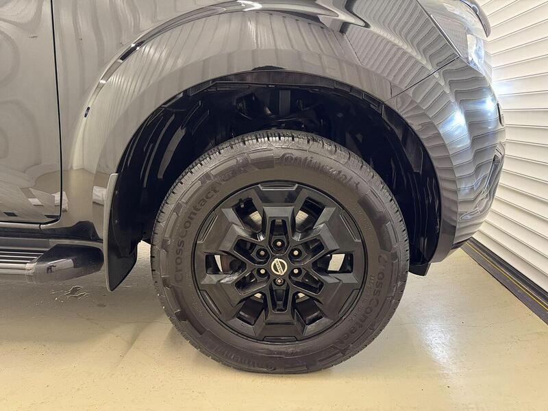 Nissan Navara 2.3 dCi N-Guard Double Cab Pickup 4dr Diesel Manual 4WD Euro 6 (s/s) (190 ps) - U119354