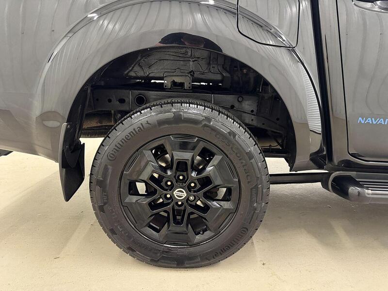 Nissan Navara 2.3 dCi N-Guard Double Cab Pickup 4dr Diesel Manual 4WD Euro 6 (s/s) (190 ps) - U119354