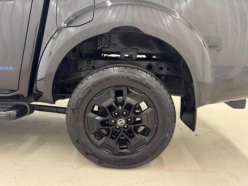 Nissan Navara 2.3 dCi N-Guard Double Cab Pickup 4dr Diesel Manual 4WD Euro 6 (s/s) (190 ps) - U119354