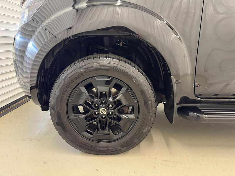 Nissan Navara 2.3 dCi N-Guard Double Cab Pickup 4dr Diesel Manual 4WD Euro 6 (s/s) (190 ps) - U119354