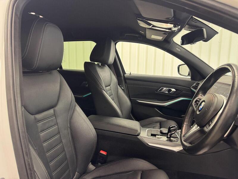 BMW 3 Series 2.0 320i M Sport Touring Auto Euro 6 (s/s) 5dr - U119358
