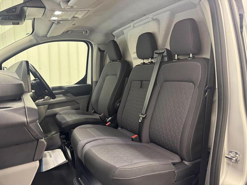 Ford Transit Custom 2.0 300 EcoBlue Limited Panel Van 5dr Diesel Auto L2 H1 Euro 6 (s/s) (136 ps) - U119361