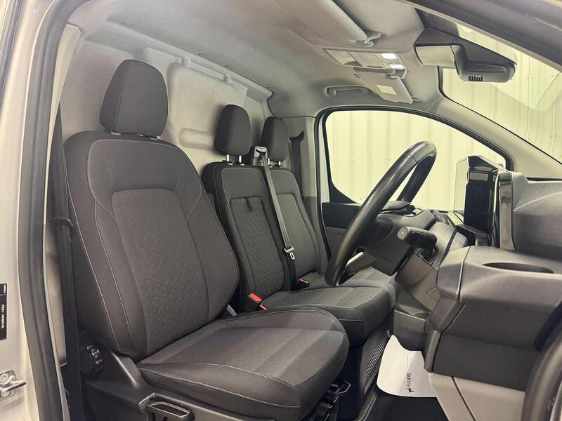 Ford Transit Custom 2.0 300 EcoBlue Limited Panel Van 5dr Diesel Auto L2 H1 Euro 6 (s/s) (136 ps) - U119361