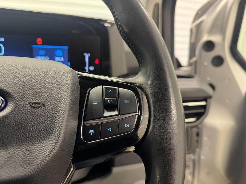 Ford Transit Custom 2.0 300 EcoBlue Limited Panel Van 5dr Diesel Auto L2 H1 Euro 6 (s/s) (136 ps) - U119361