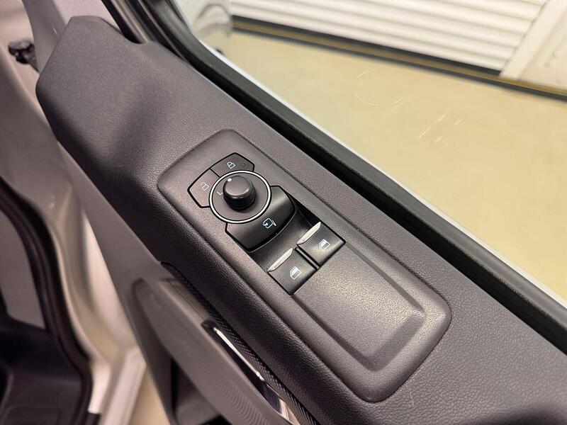 Ford Transit Custom 2.0 300 EcoBlue Limited Panel Van 5dr Diesel Auto L2 H1 Euro 6 (s/s) (136 ps) - U119361
