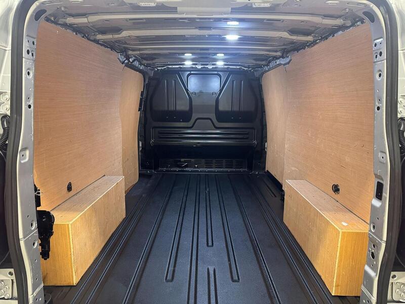 Ford Transit Custom 2.0 300 EcoBlue Limited Panel Van 5dr Diesel Auto L2 H1 Euro 6 (s/s) (136 ps) - U119361