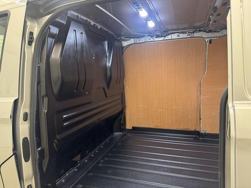 Ford Transit Custom 2.0 300 EcoBlue Limited Panel Van 5dr Diesel Auto L2 H1 Euro 6 (s/s) (136 ps) - U119361