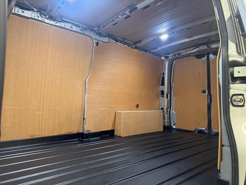 Ford Transit Custom 2.0 300 EcoBlue Limited Panel Van 5dr Diesel Auto L2 H1 Euro 6 (s/s) (136 ps) - U119361