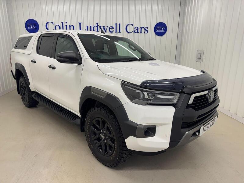 Toyota Hilux 2.8 D-4D Invincible X Auto 4WD Euro 6 (s/s) 4dr - U119371