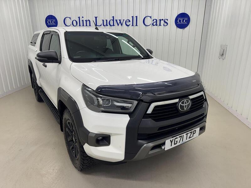 Toyota Hilux 2.8 D-4D Invincible X Auto 4WD Euro 6 (s/s) 4dr - U119371