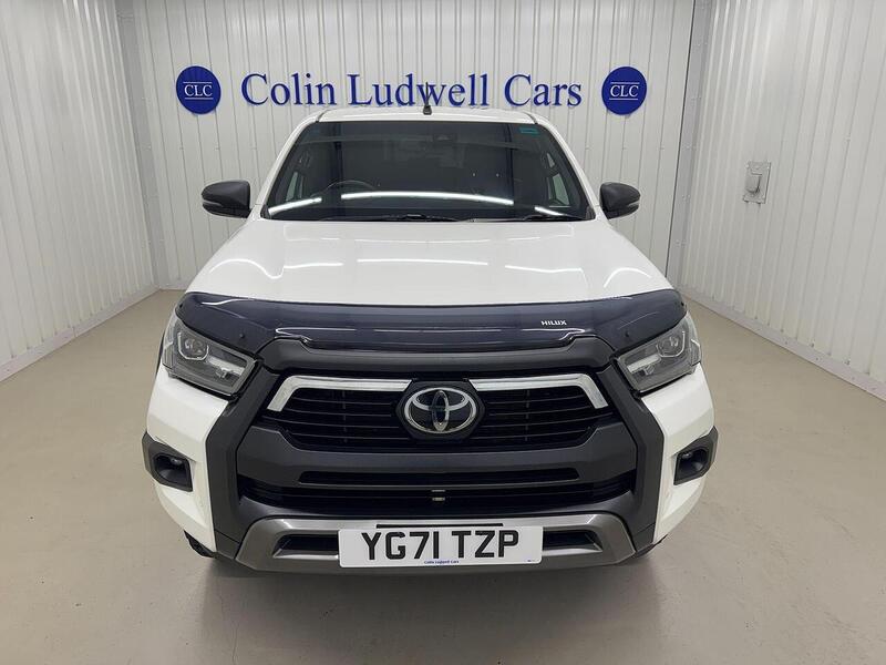 Toyota Hilux 2.8 D-4D Invincible X Auto 4WD Euro 6 (s/s) 4dr - U119371