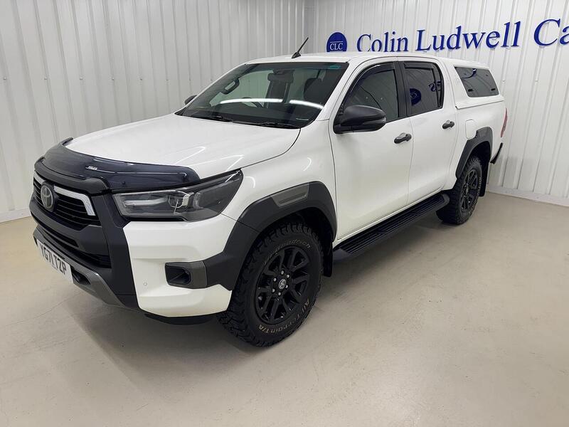 Toyota Hilux 2.8 D-4D Invincible X Auto 4WD Euro 6 (s/s) 4dr - U119371