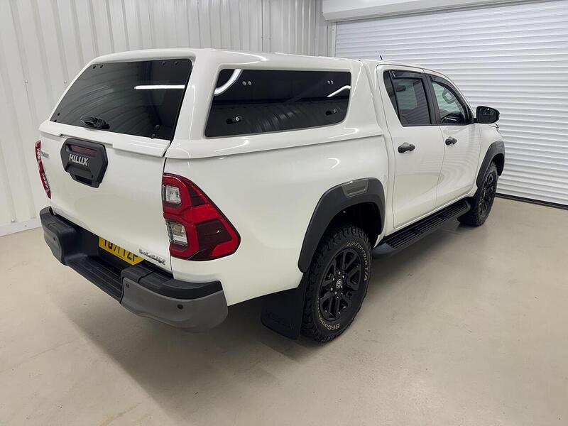 Toyota Hilux 2.8 D-4D Invincible X Auto 4WD Euro 6 (s/s) 4dr - U119371