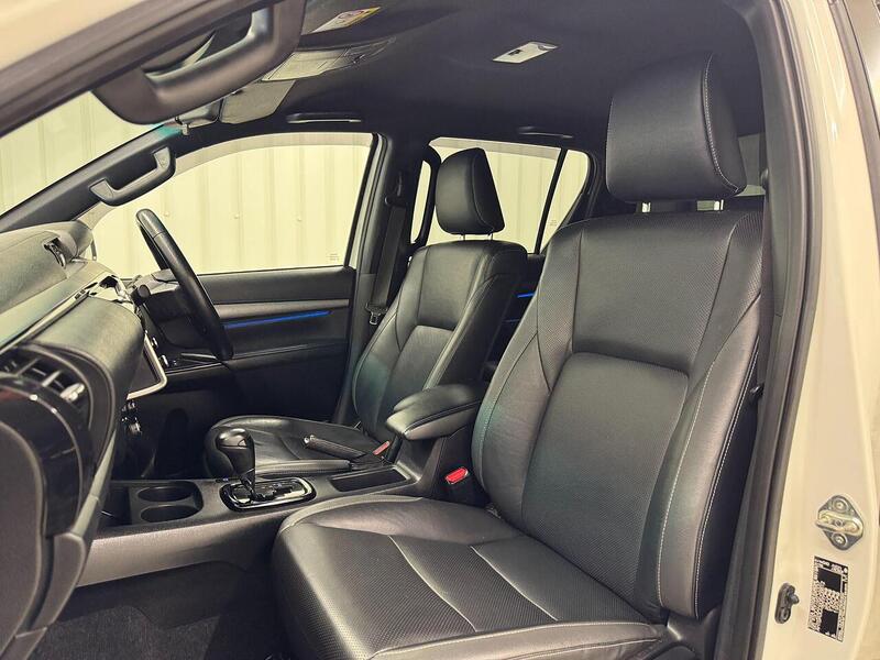 Toyota Hilux 2.8 D-4D Invincible X Auto 4WD Euro 6 (s/s) 4dr - U119371