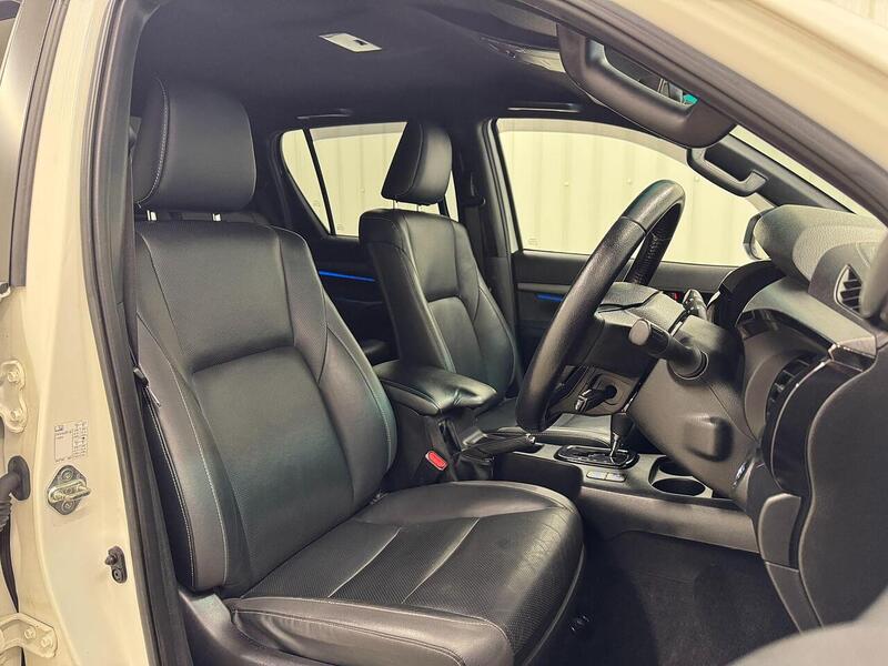 Toyota Hilux 2.8 D-4D Invincible X Auto 4WD Euro 6 (s/s) 4dr - U119371