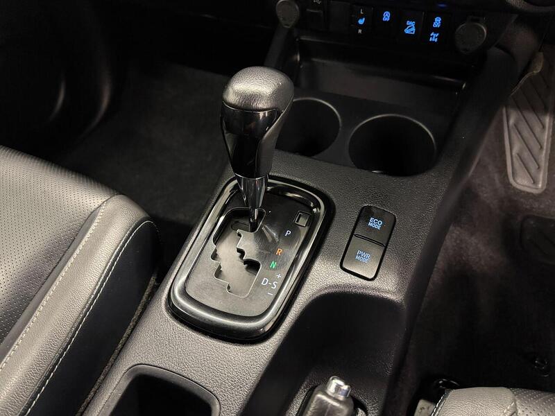 Toyota Hilux 2.8 D-4D Invincible X Auto 4WD Euro 6 (s/s) 4dr - U119371