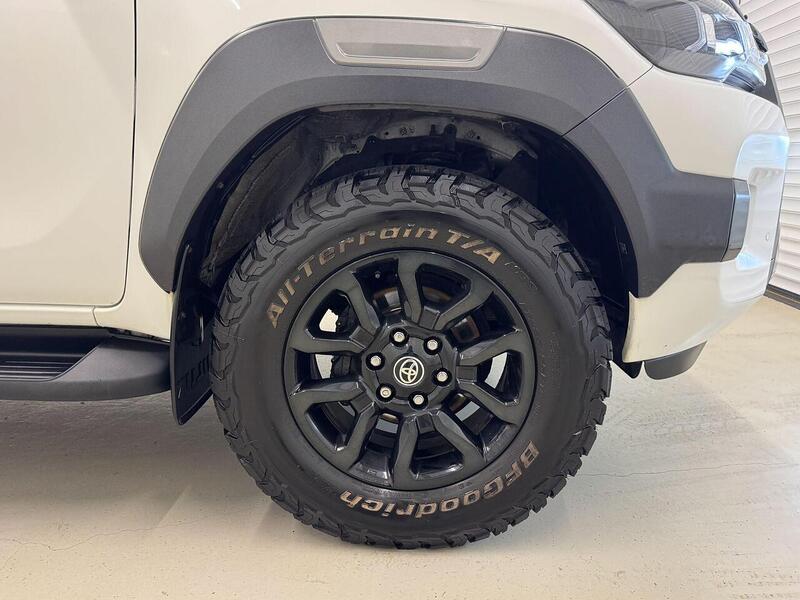 Toyota Hilux 2.8 D-4D Invincible X Auto 4WD Euro 6 (s/s) 4dr - U119371