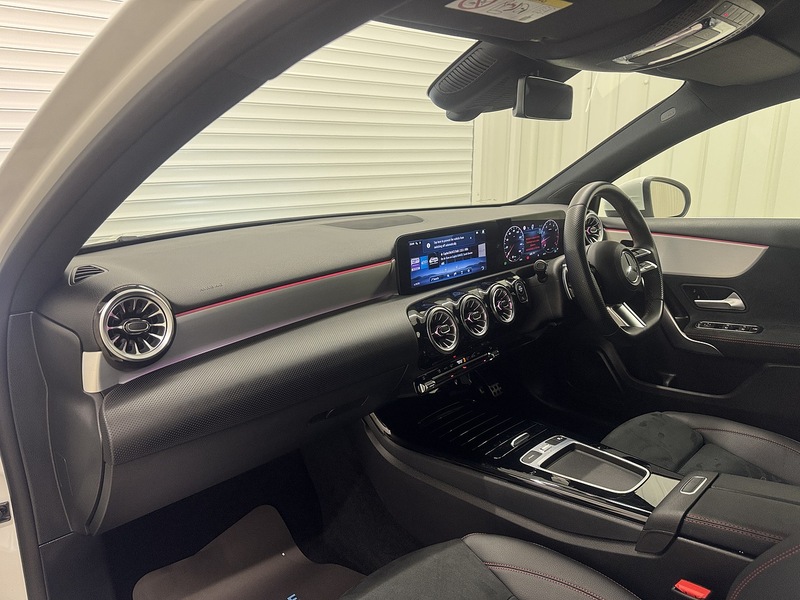 Mercedes-Benz A Class 1.3 A180h MHEV AMG Line (Executive) Hatchback 5dr Petrol Hybrid 7G-DCT Euro 6 (s/s) (150 ps) - U119379