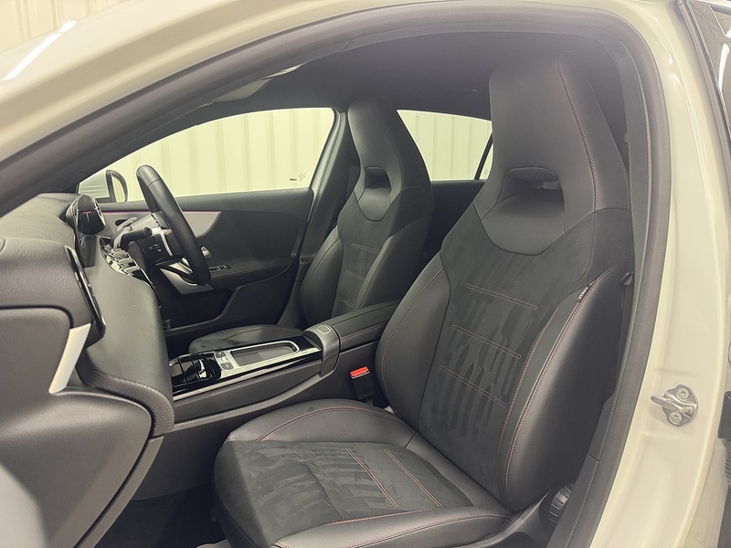 Mercedes-Benz A Class 1.3 A180h MHEV AMG Line (Executive) Hatchback 5dr Petrol Hybrid 7G-DCT Euro 6 (s/s) (150 ps) - U119379