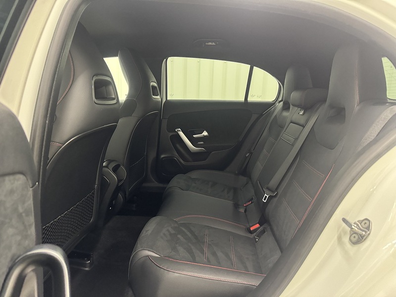 Mercedes-Benz A Class 1.3 A180h MHEV AMG Line (Executive) Hatchback 5dr Petrol Hybrid 7G-DCT Euro 6 (s/s) (150 ps) - U119379