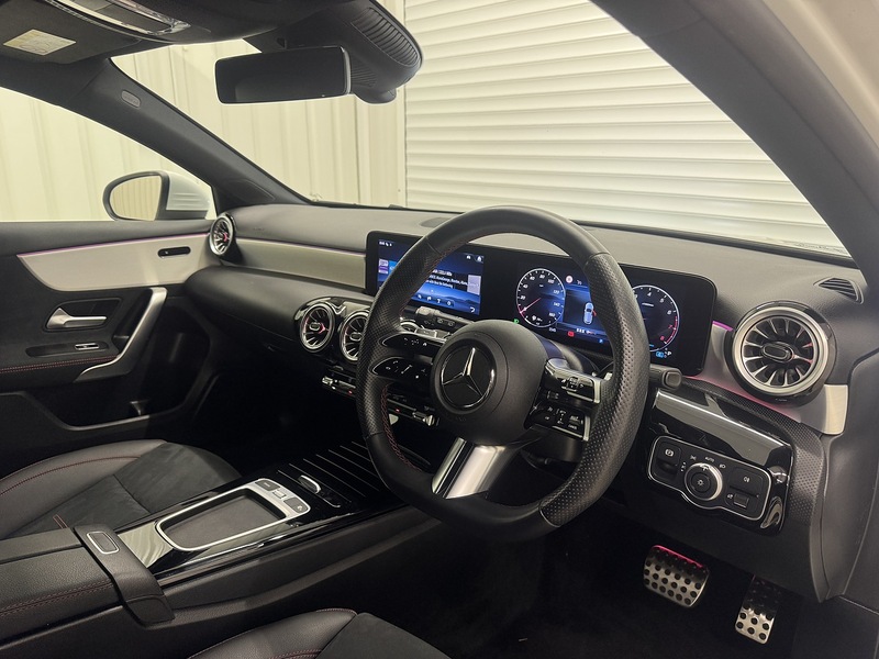 Mercedes-Benz A Class 1.3 A180h MHEV AMG Line (Executive) Hatchback 5dr Petrol Hybrid 7G-DCT Euro 6 (s/s) (150 ps) - U119379