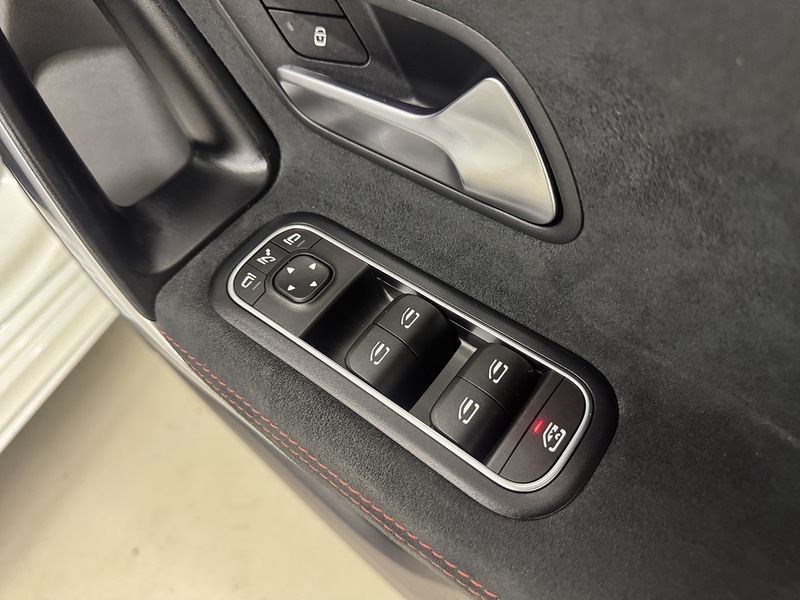 Mercedes-Benz A Class 1.3 A180h MHEV AMG Line (Executive) Hatchback 5dr Petrol Hybrid 7G-DCT Euro 6 (s/s) (150 ps) - U119379