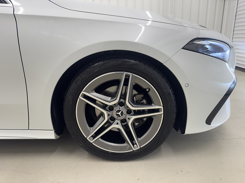 Mercedes-Benz A Class 1.3 A180h MHEV AMG Line (Executive) Hatchback 5dr Petrol Hybrid 7G-DCT Euro 6 (s/s) (150 ps) - U119379
