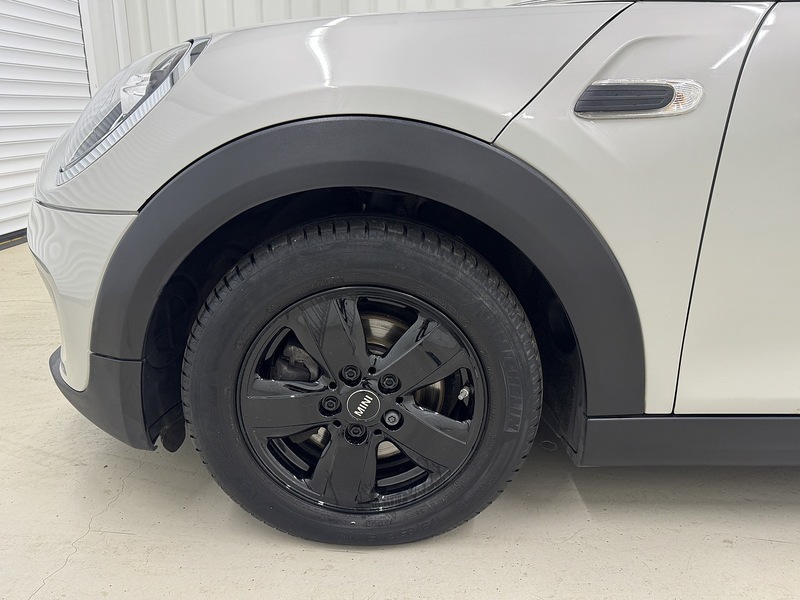 MINI Hatch 1.5 Cooper Classic Steptronic Euro 6 (s/s) 5dr - U119380