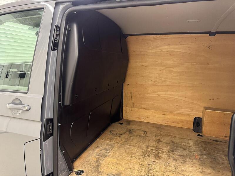 Volkswagen Transporter 2.0 TDI T28 Highline FWD SWB Euro 6 (s/s) 5dr - U119384