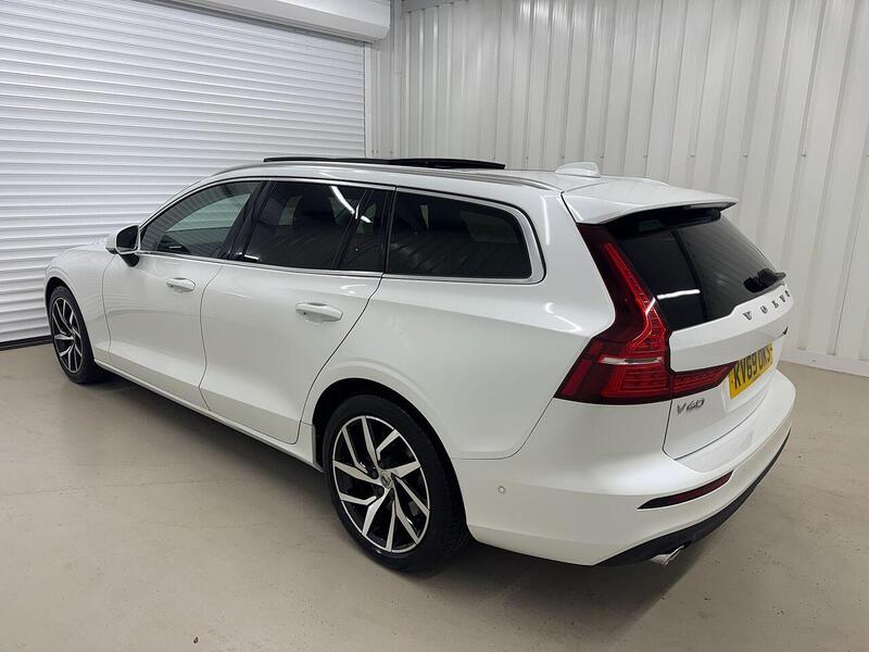 Volvo V60 2.0 T5 Momentum Plus Auto Euro 6 (s/s) 5dr - U119394