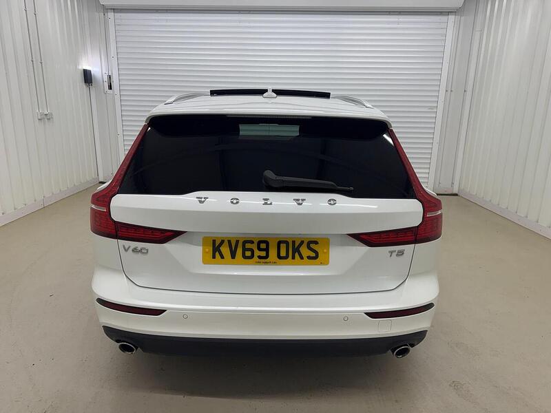 Volvo V60 2.0 T5 Momentum Plus Auto Euro 6 (s/s) 5dr - U119394