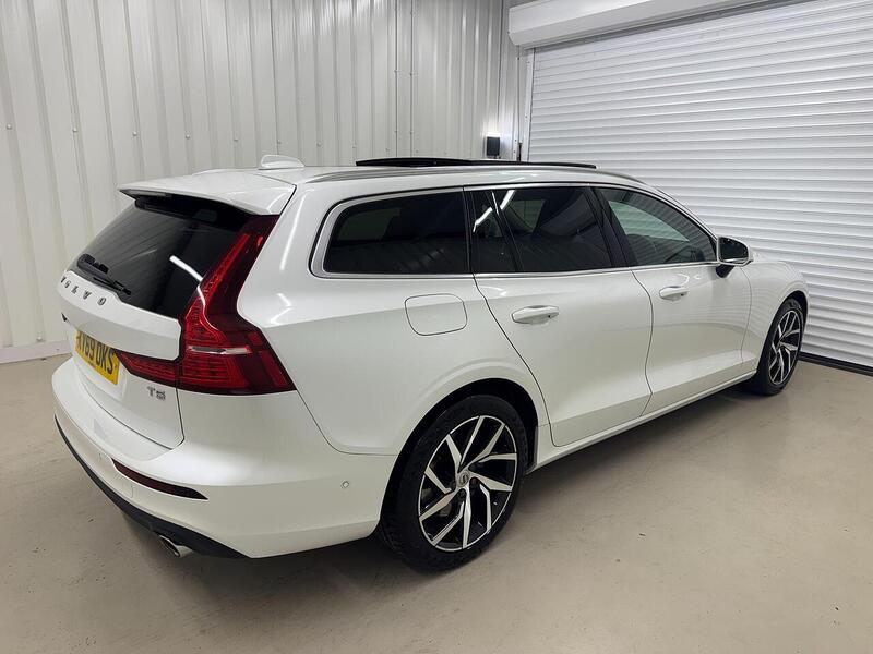 Volvo V60 2.0 T5 Momentum Plus Auto Euro 6 (s/s) 5dr - U119394