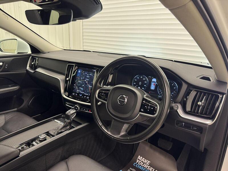 Volvo V60 2.0 T5 Momentum Plus Auto Euro 6 (s/s) 5dr - U119394