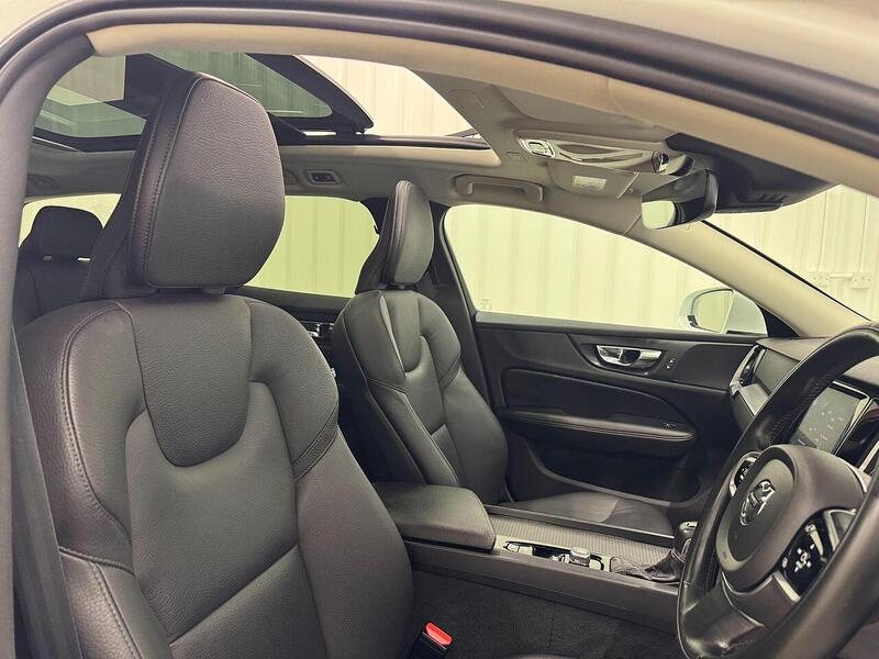 Volvo V60 2.0 T5 Momentum Plus Auto Euro 6 (s/s) 5dr - U119394