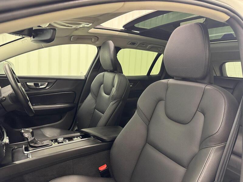 Volvo V60 2.0 T5 Momentum Plus Auto Euro 6 (s/s) 5dr - U119394