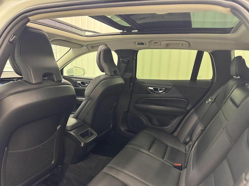 Volvo V60 2.0 T5 Momentum Plus Auto Euro 6 (s/s) 5dr - U119394