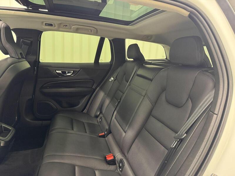 Volvo V60 2.0 T5 Momentum Plus Auto Euro 6 (s/s) 5dr - U119394