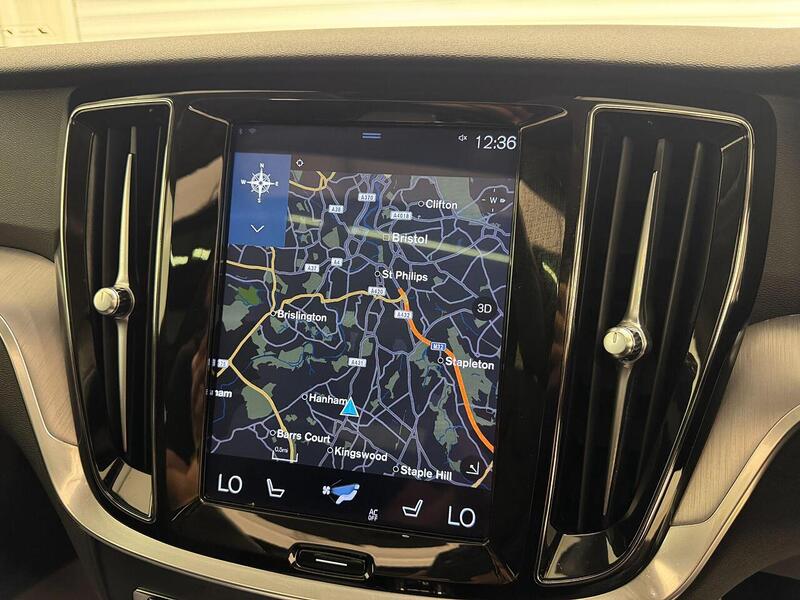 Volvo V60 2.0 T5 Momentum Plus Auto Euro 6 (s/s) 5dr - U119394