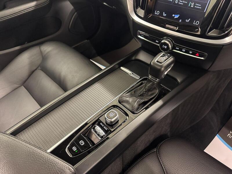 Volvo V60 2.0 T5 Momentum Plus Auto Euro 6 (s/s) 5dr - U119394